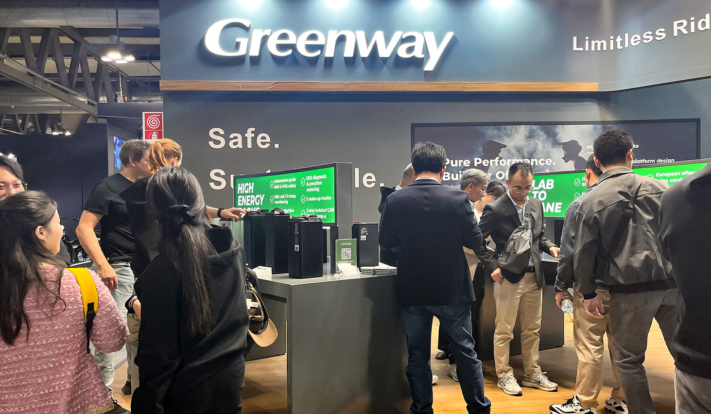 9001cc 以诚为本米兰摩展亮剑，电摩电池技术引领骑行变革